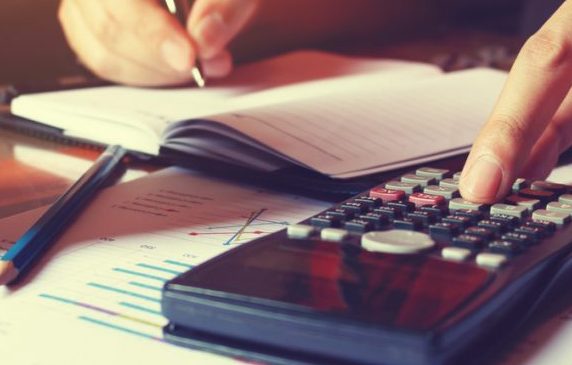 Débito de Fornecedor: entenda o que é, como usar e sua importância